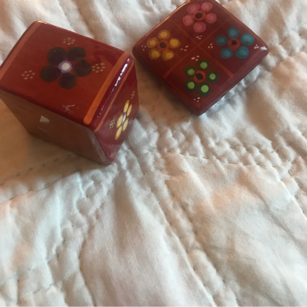 Red painted box - Picture 3 of 4